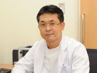 写真：阪上学院長